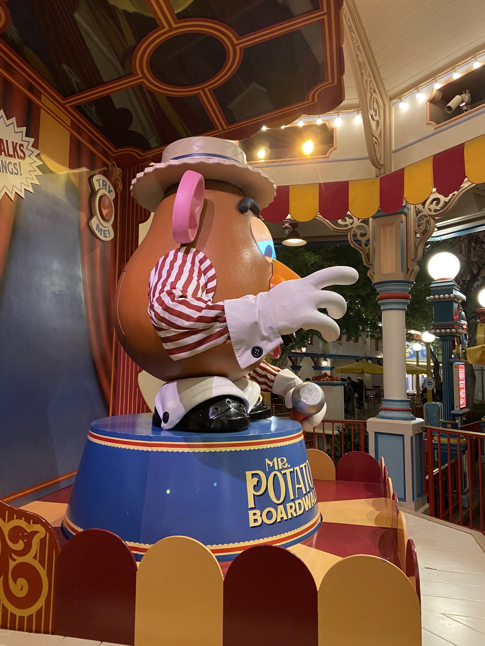 Toy Story Midway Mania! — Oficiais