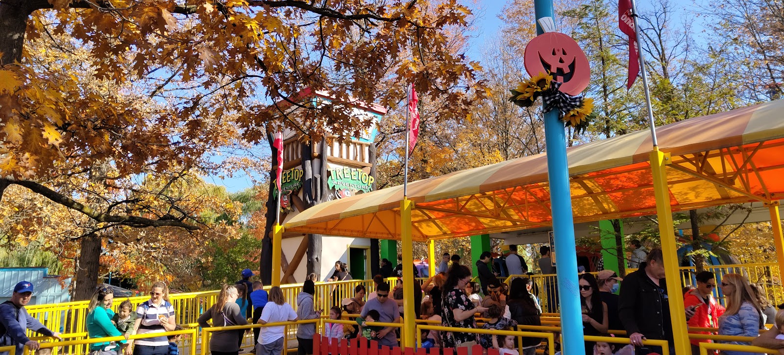 Treetop Trek — Oficiais