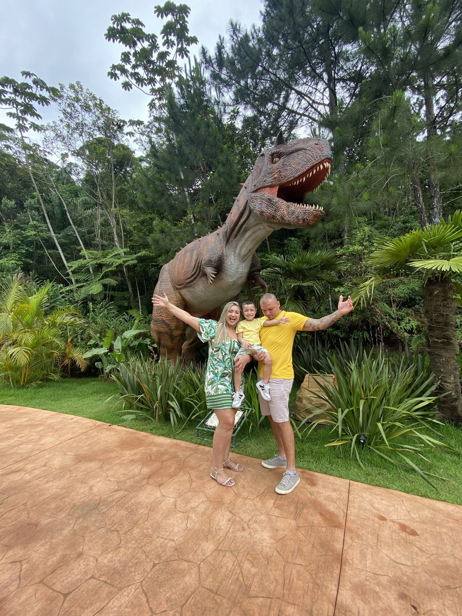 Triceratops Animatrônico — Oficiais