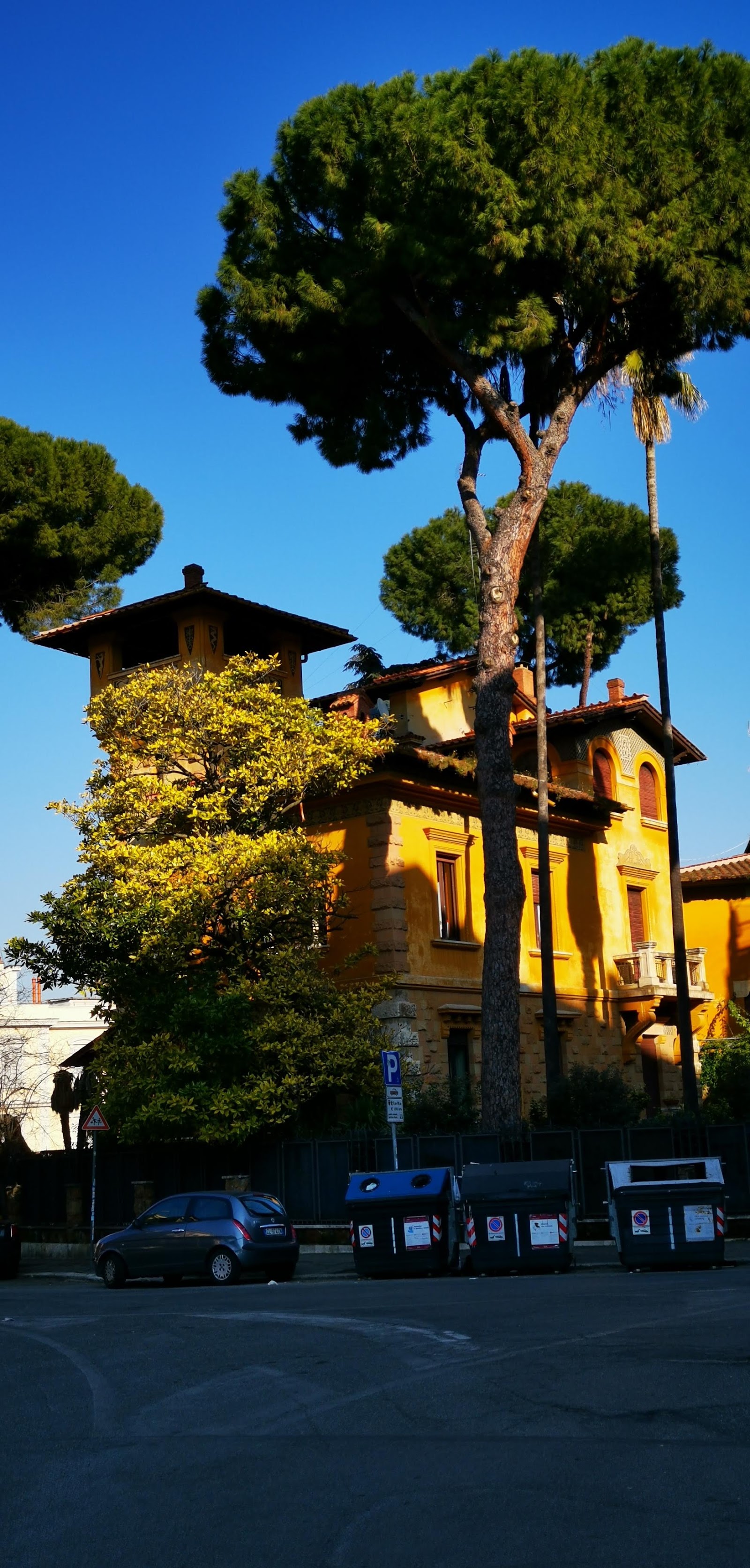 Trieste — Oficiais