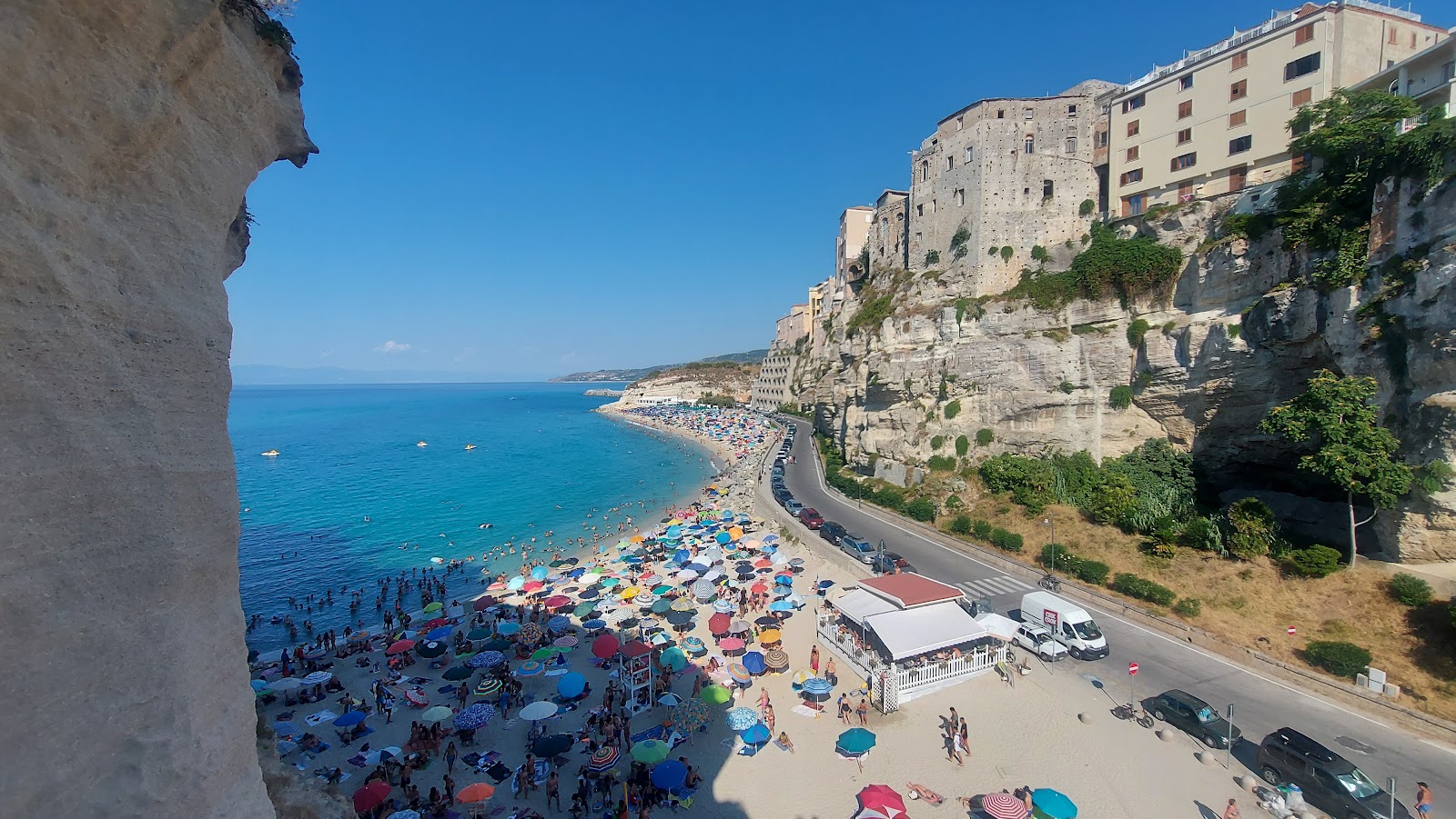 Tropea — Oficiais