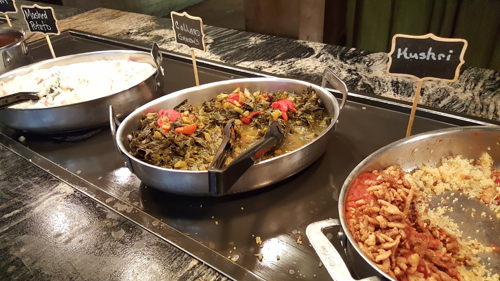 Tusker House Restaurant — Oficiais