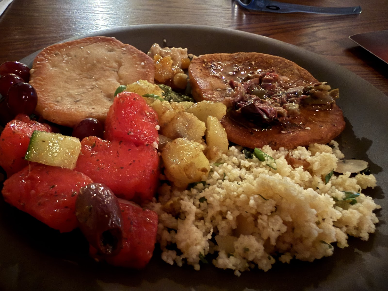 Tusker House Restaurant — Oficiais