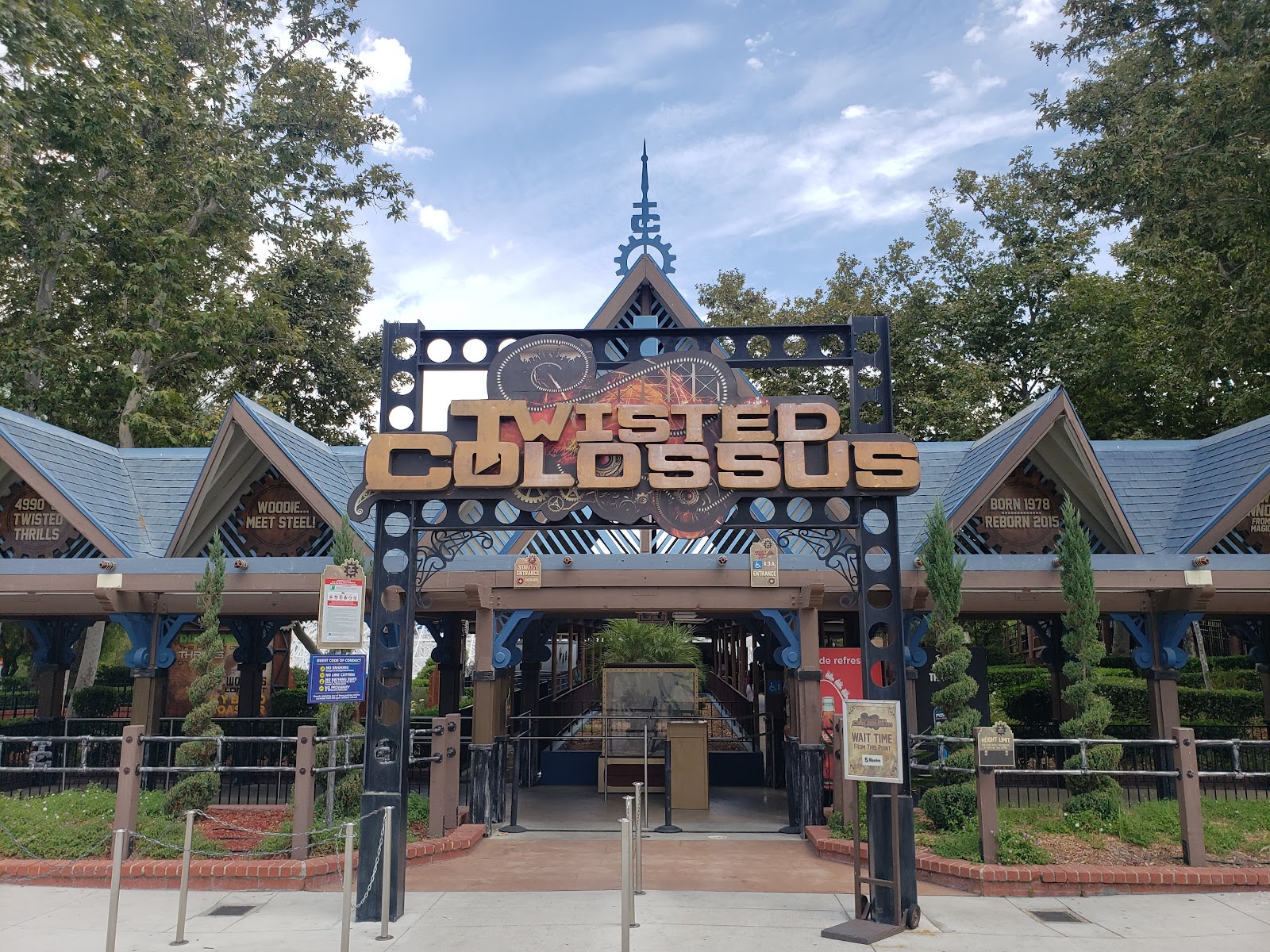 Twisted Colossus — Oficiais