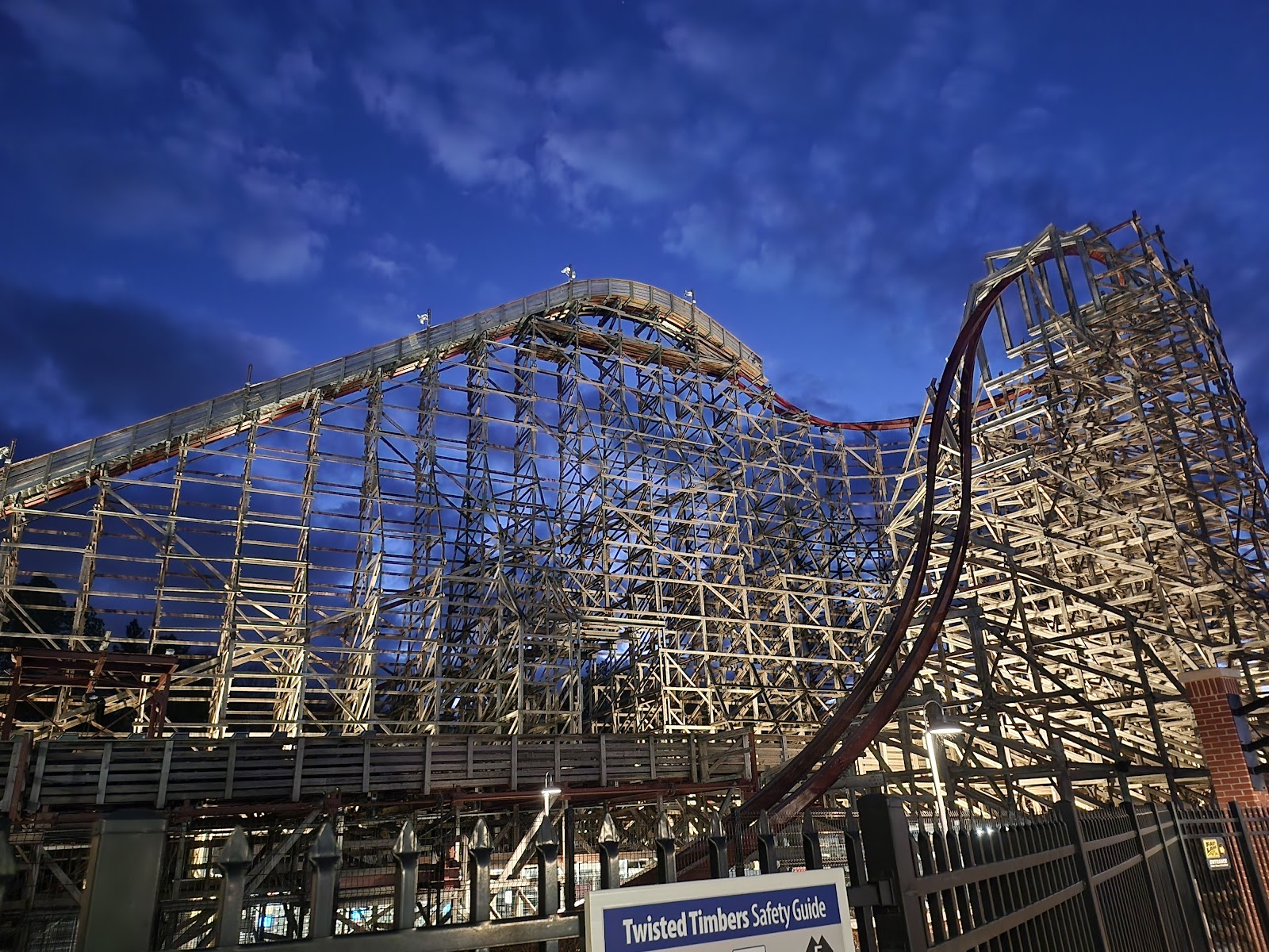 Twisted Timbers — Oficiais