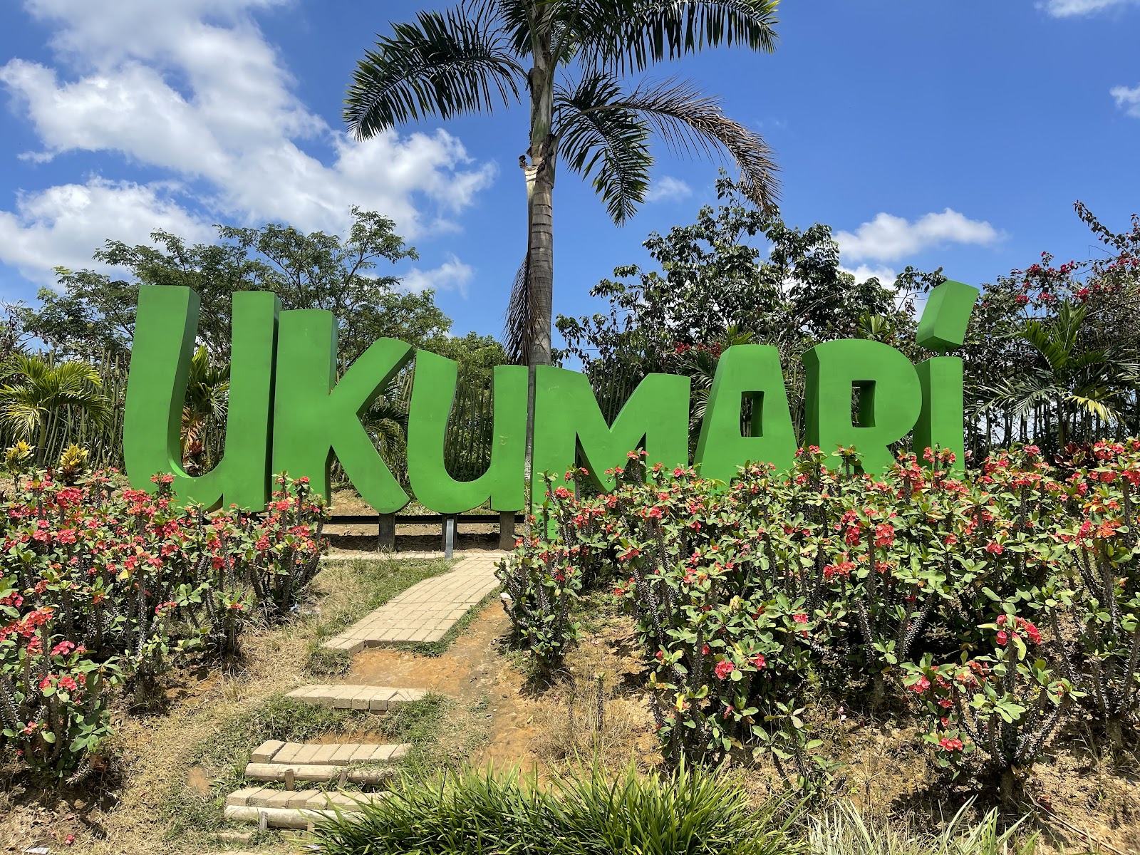 Ukumari Park — Oficiais