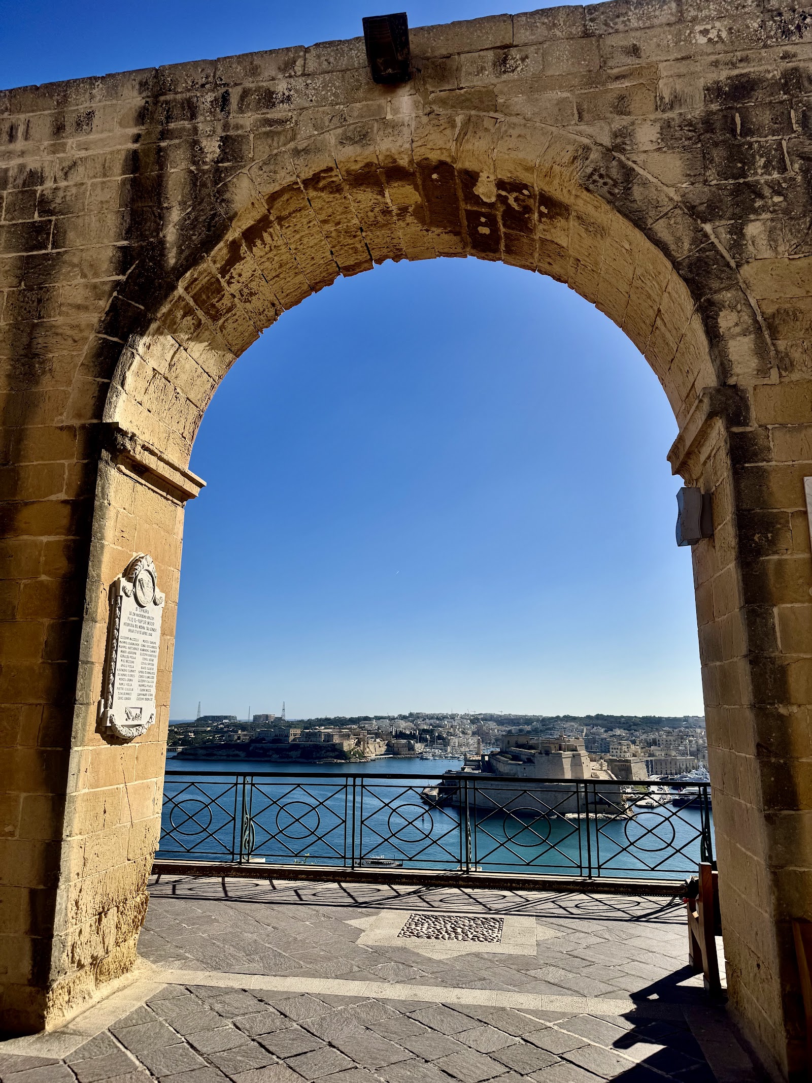Upper Barrakka — Oficiais