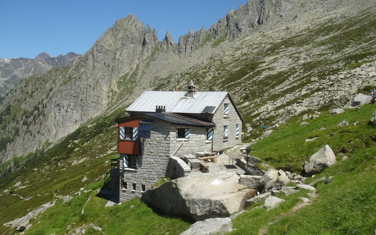 Val Bregaglia trail access to Sciora area — Oficiais