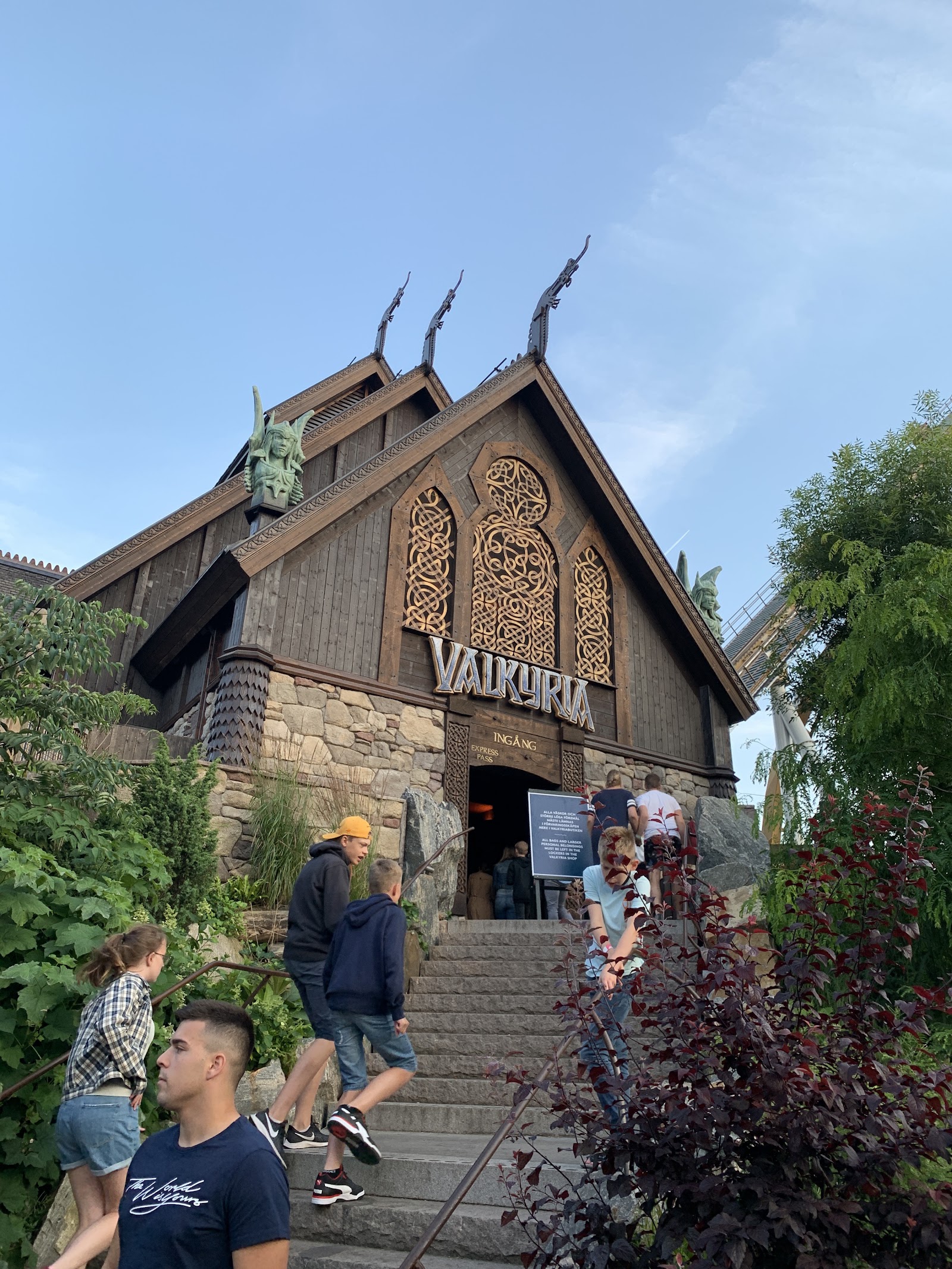 Valkyria — Oficiais