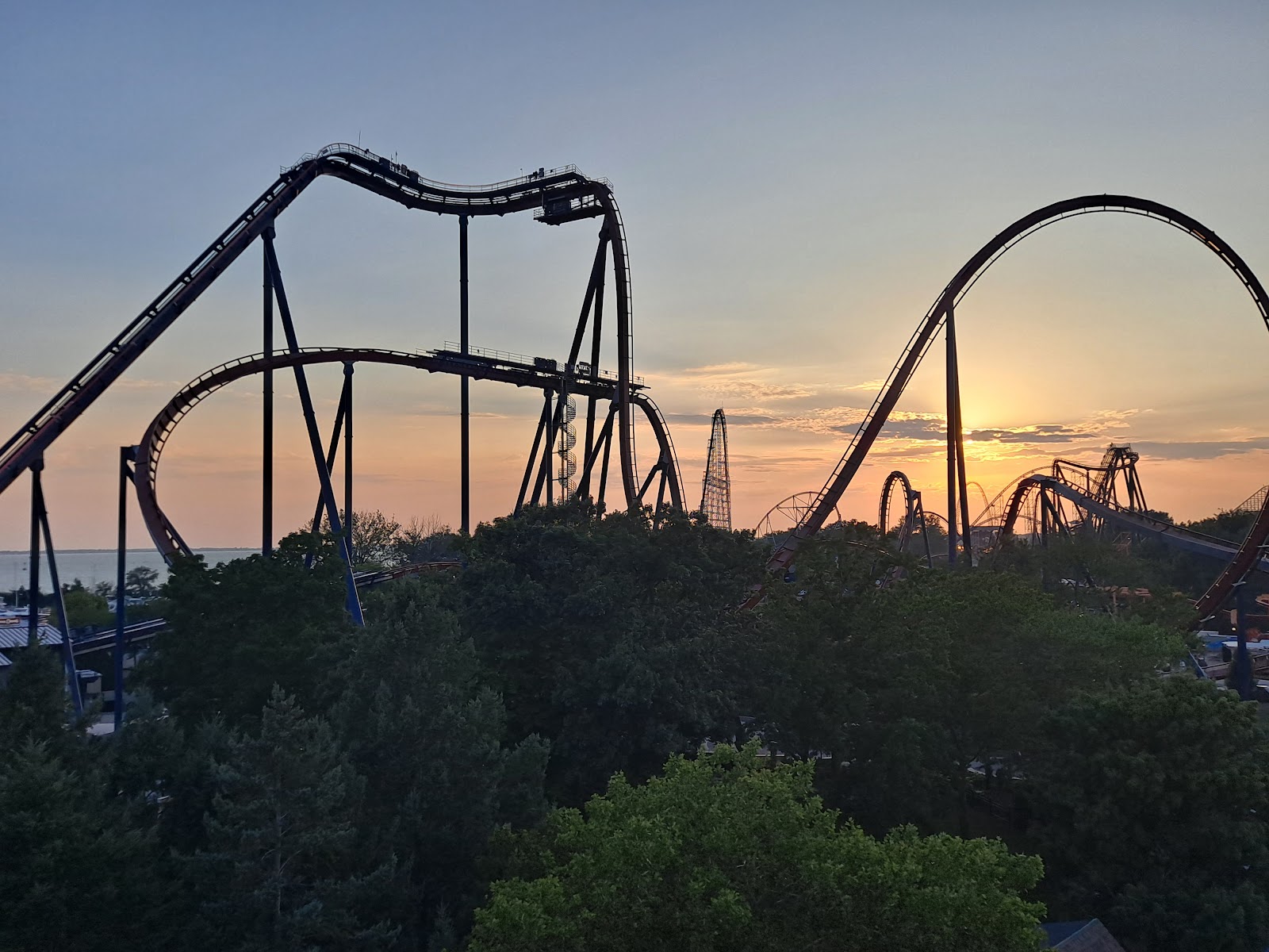 Valravn — Oficiais