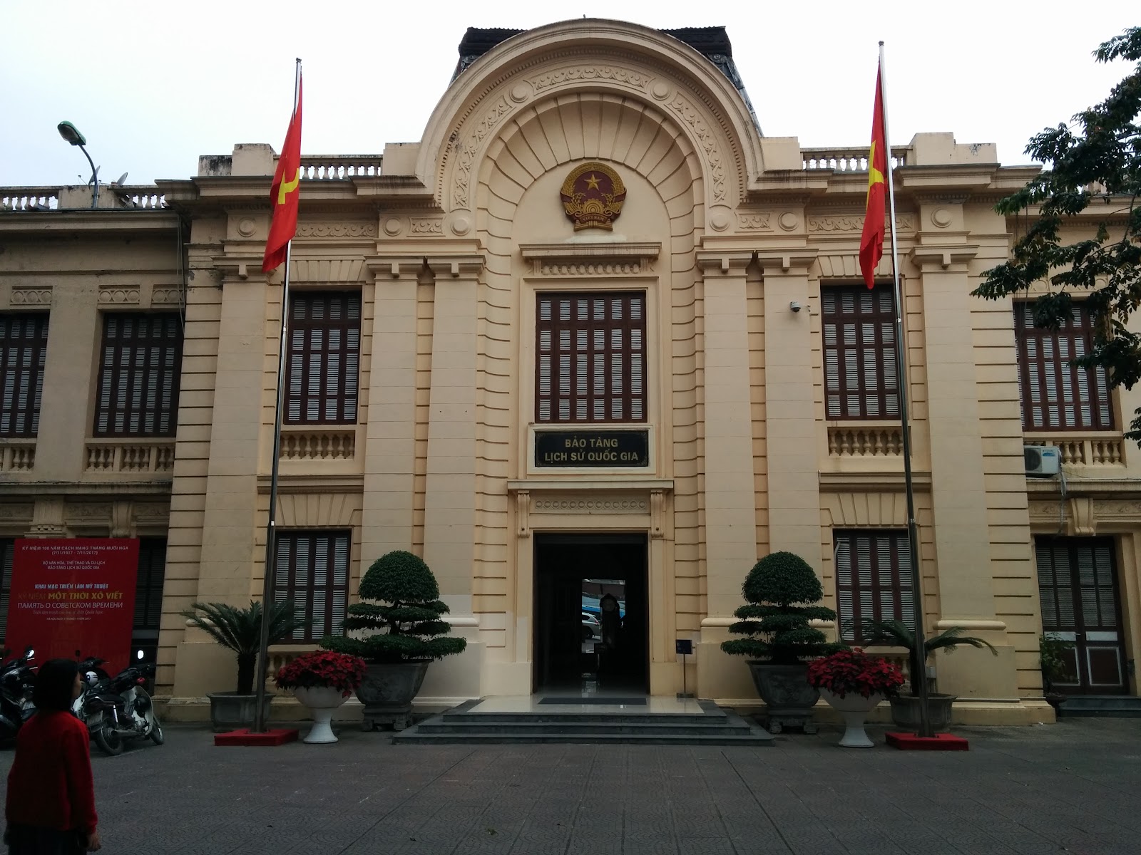 Vietnam National Museum of History — Oficiais