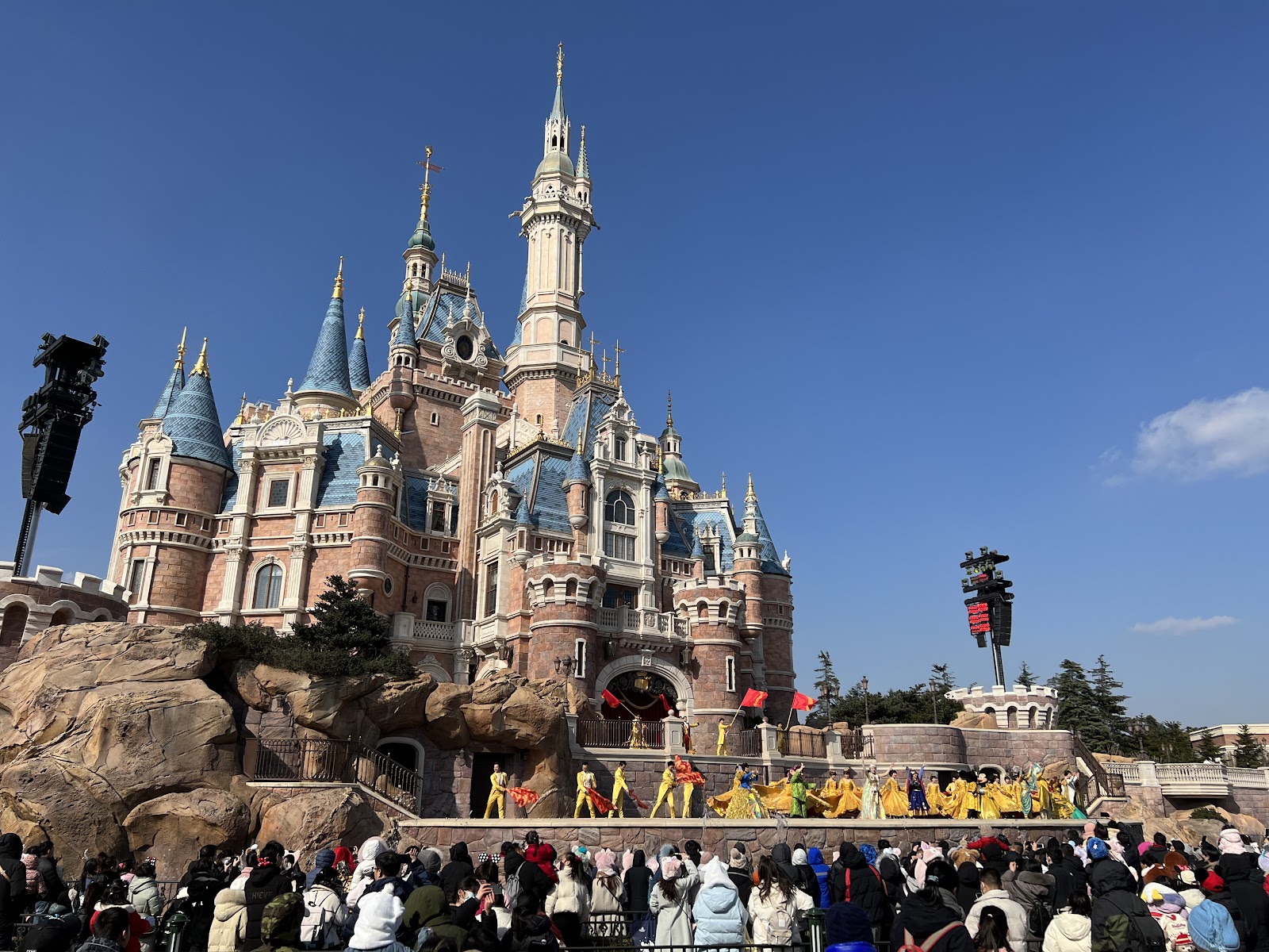 Voyage to the Crystal Grotto — Oficiais