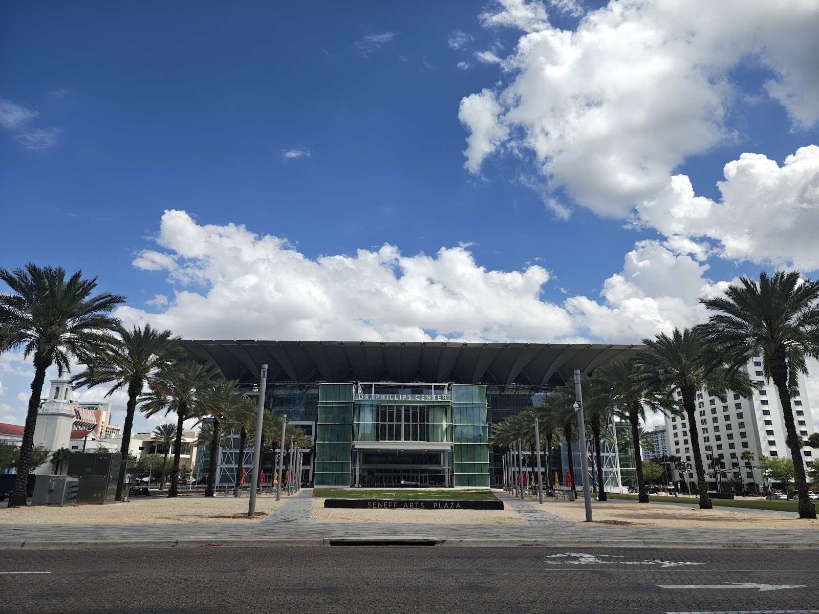 Walt Disney Theater — Oficiais