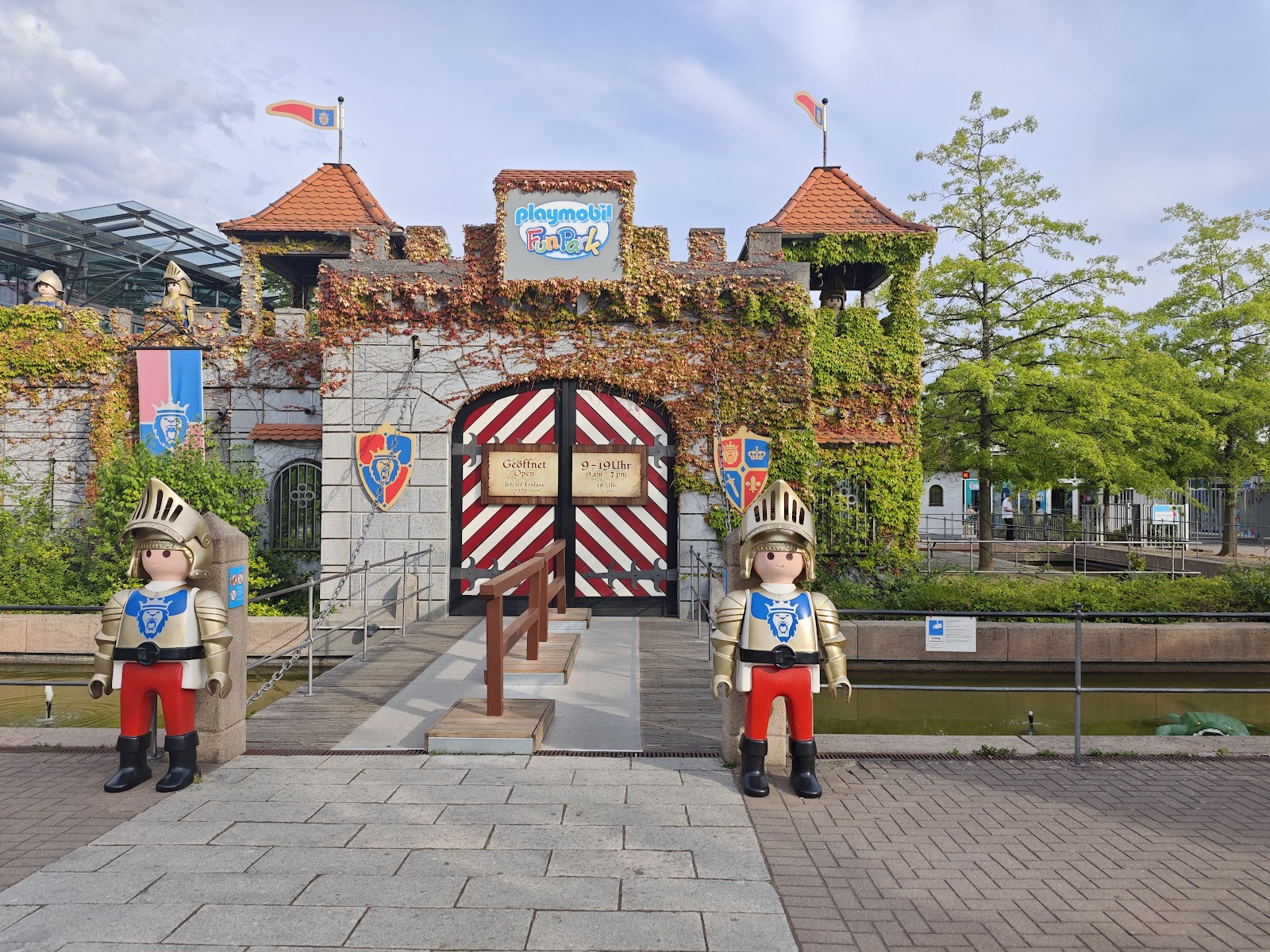 Wasserspielplatz — Oficiais