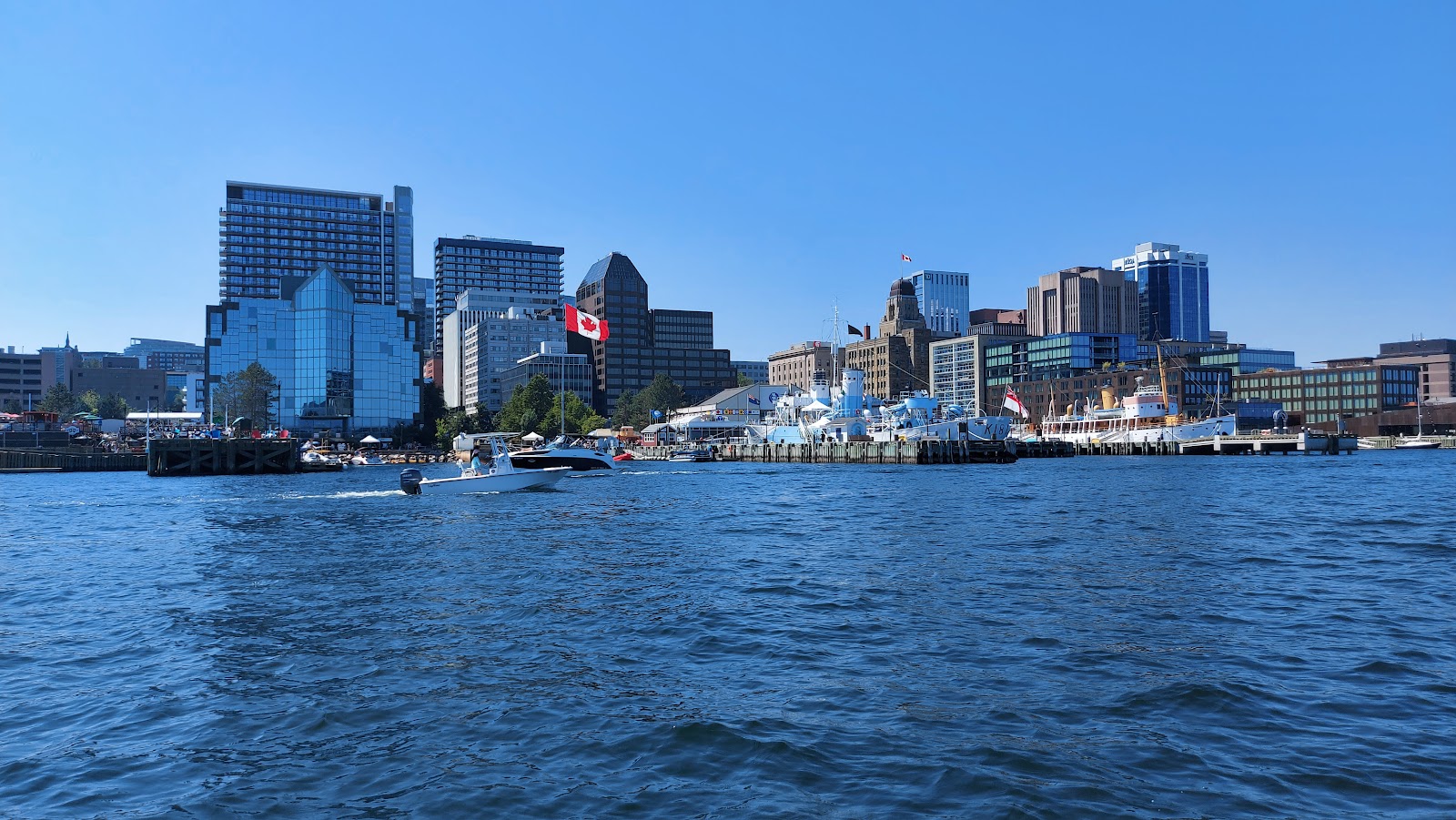 Waterfront — Oficiais