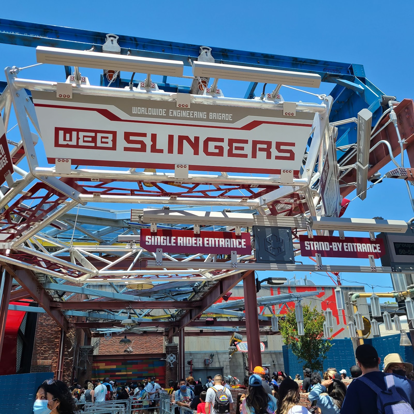 Web Slingers: A Spider-Man Adventure — Oficiais