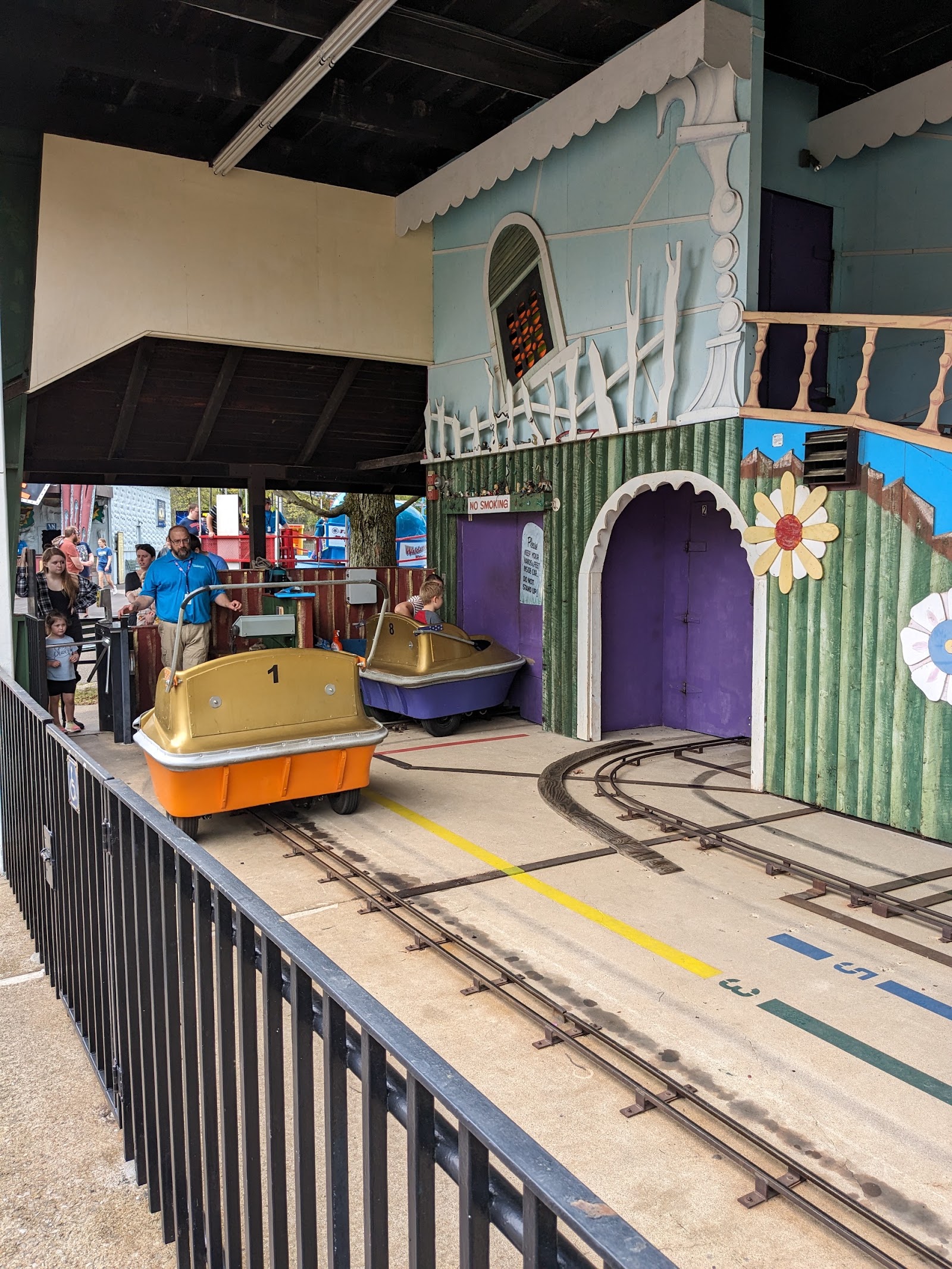 Whacky Shack — Oficiais