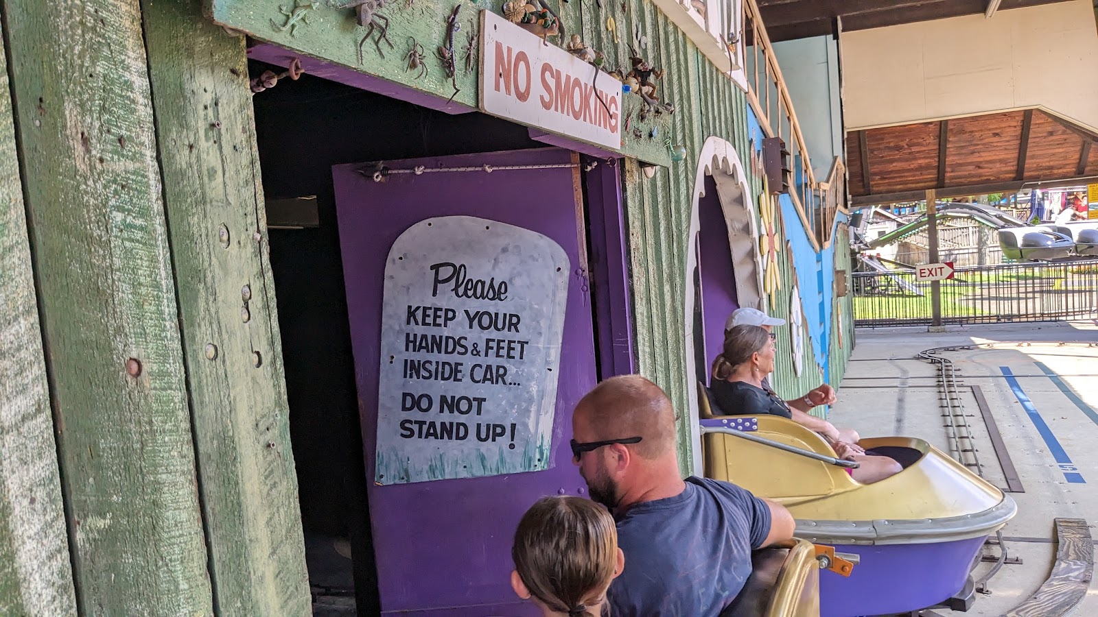 Whacky Shack — Oficiais