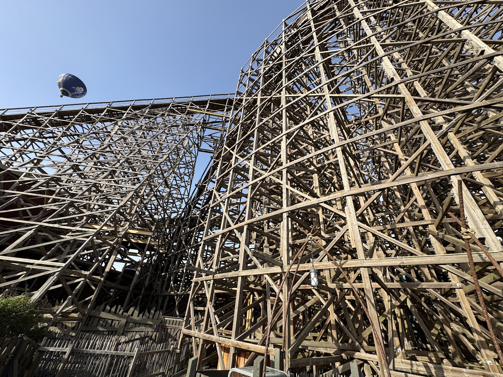 Wodan Timbur Coaster — Oficiais