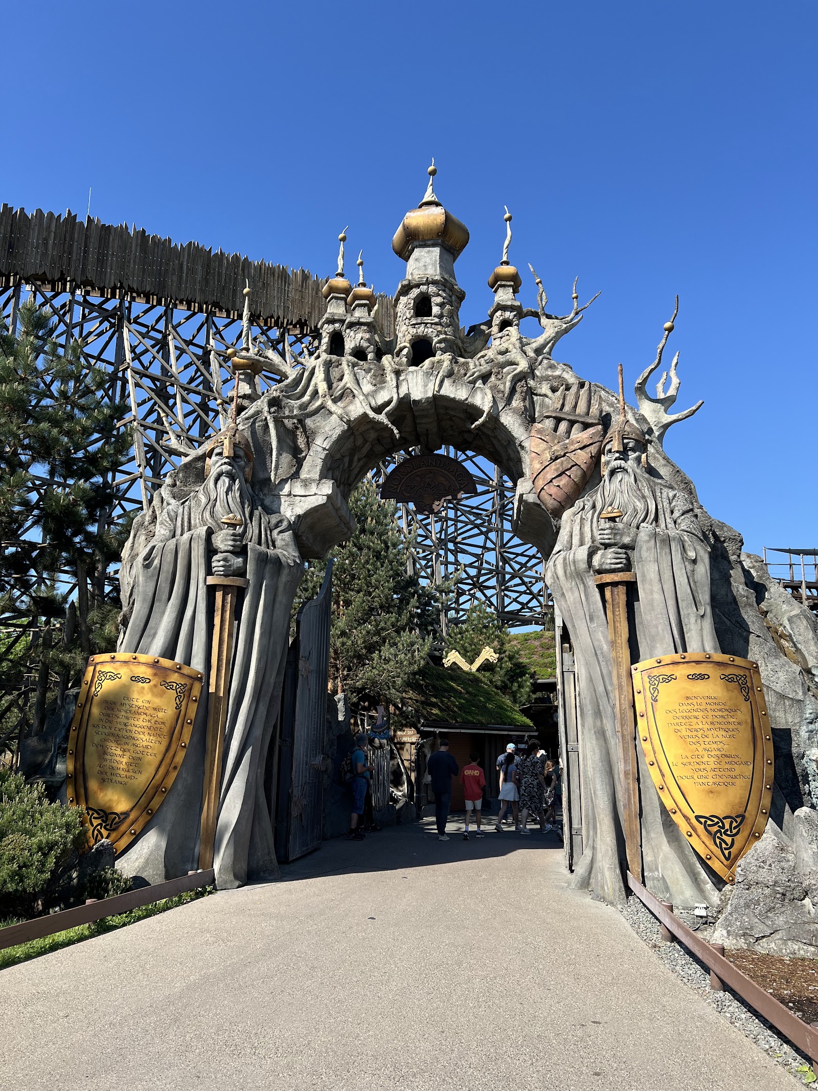 Wodan Timbur Coaster — Oficiais