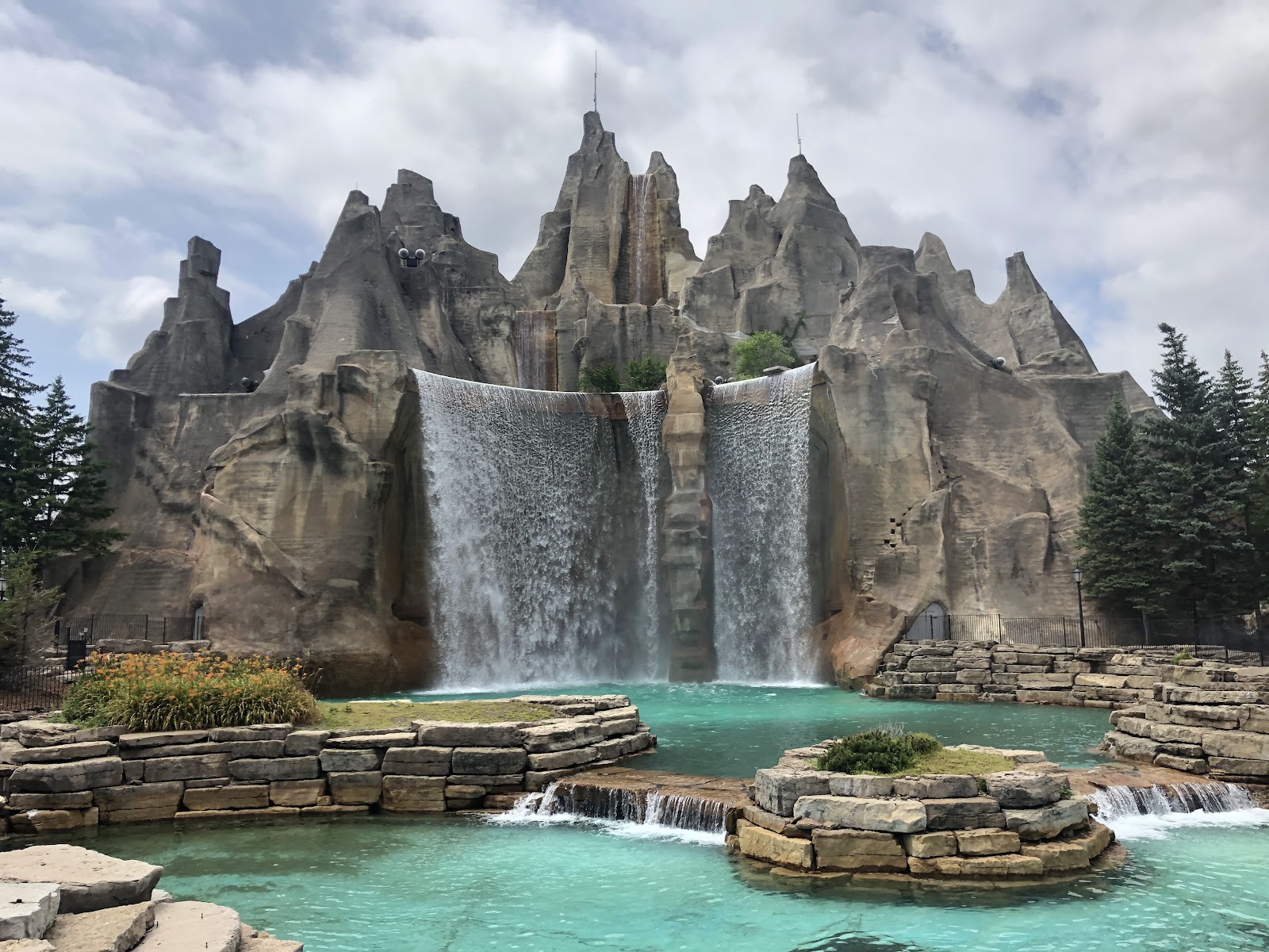 Wonder Mountain's Guardian — Oficiais