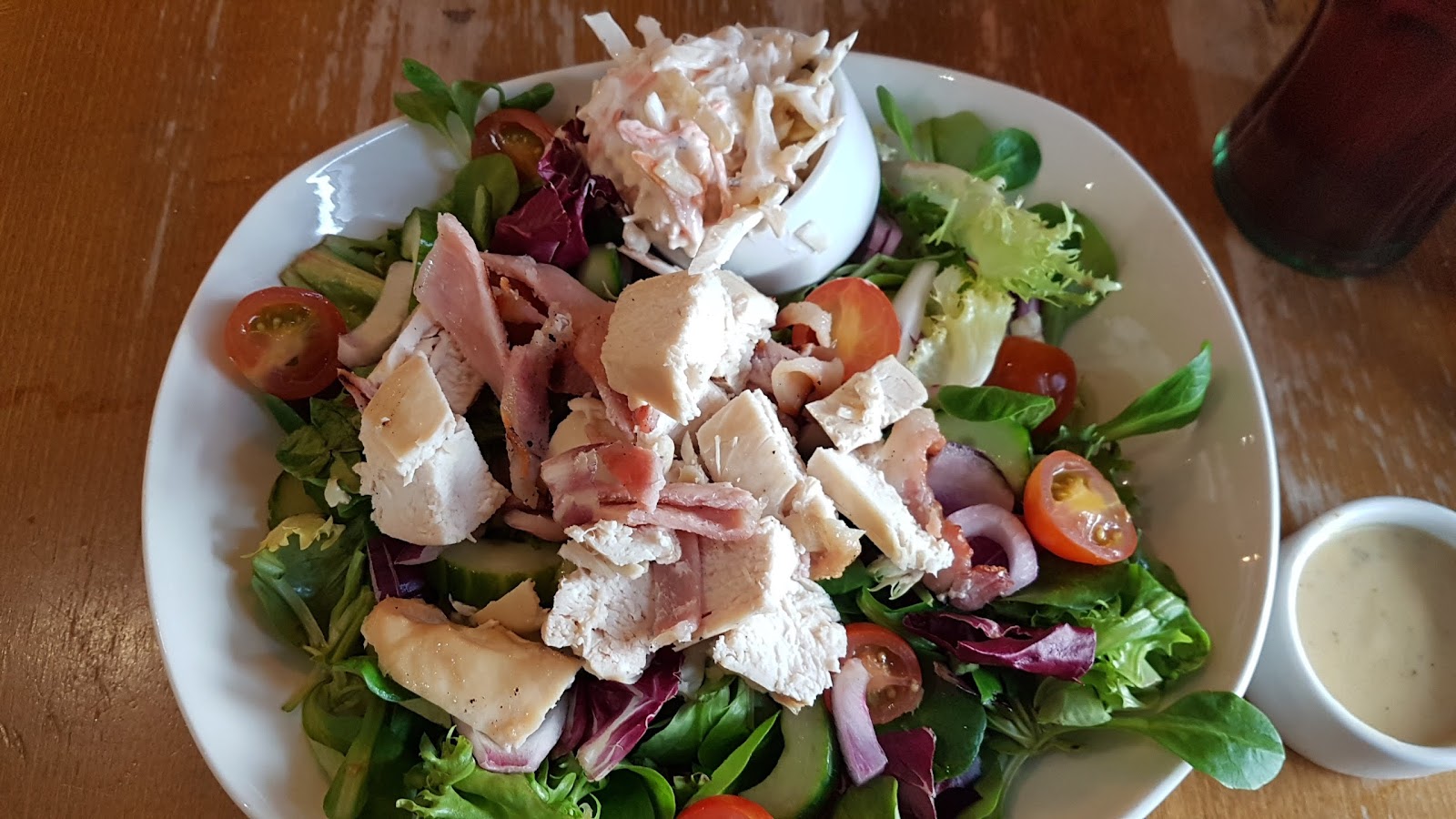 Woodcutters Bar & Grill — Oficiais