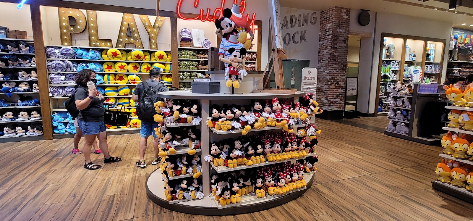 World of Disney — Oficiais