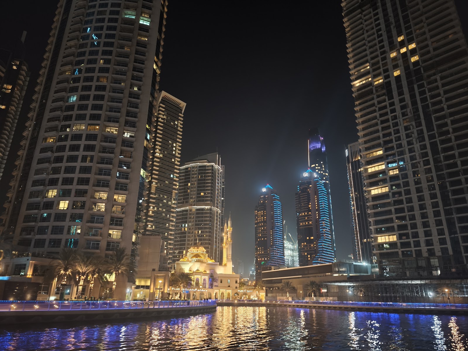 Xclusive Yachts - Yacht Rental Dubai — Oficiais