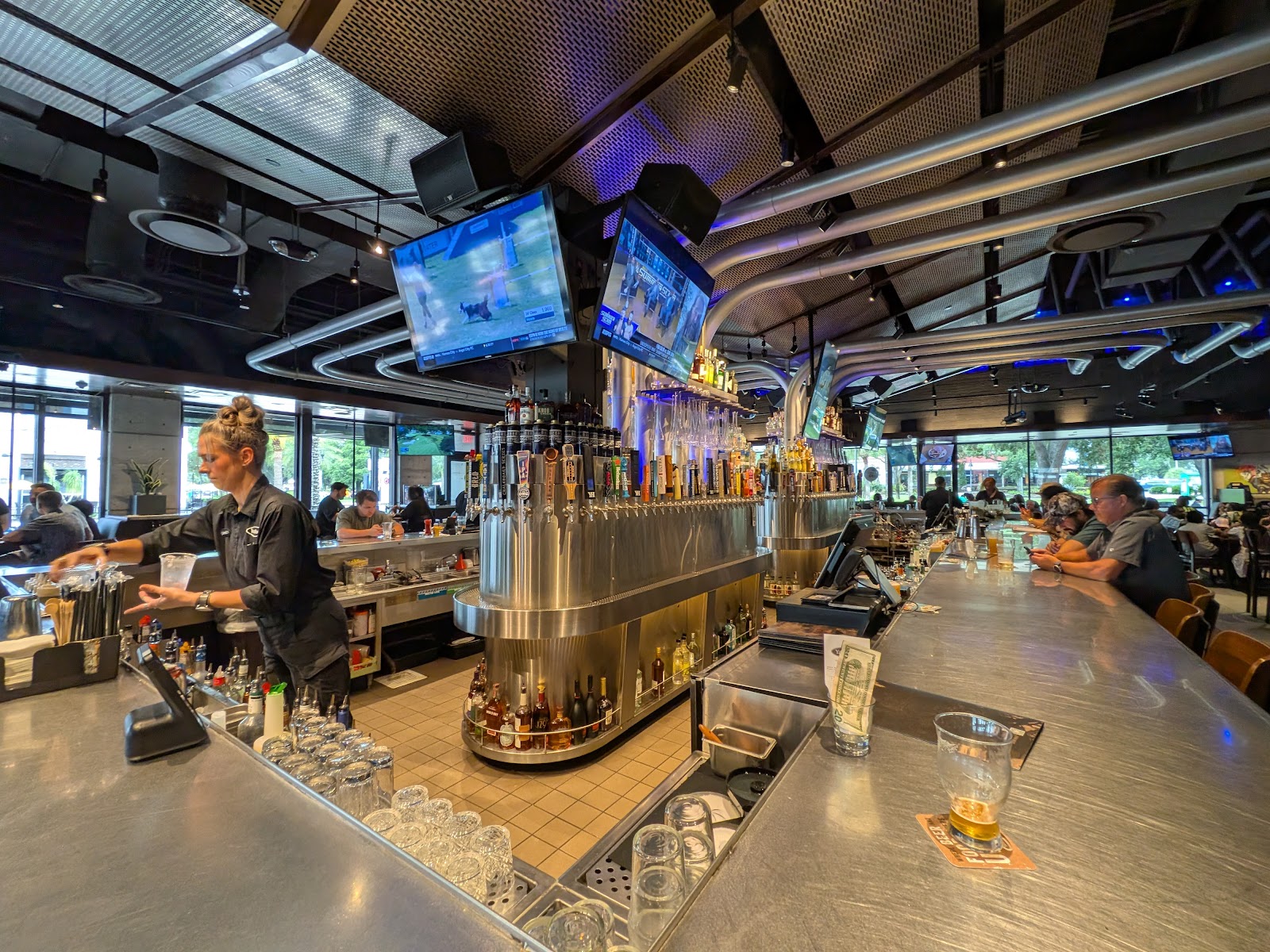 Yard House — Oficiais