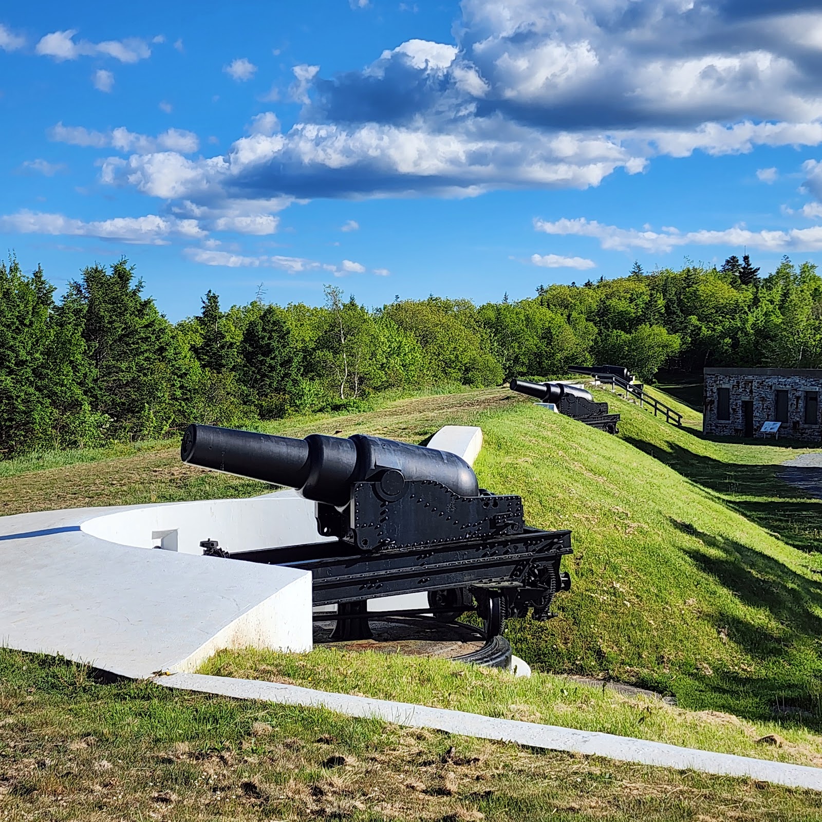 York Redoubt National Historic Site — Oficiais