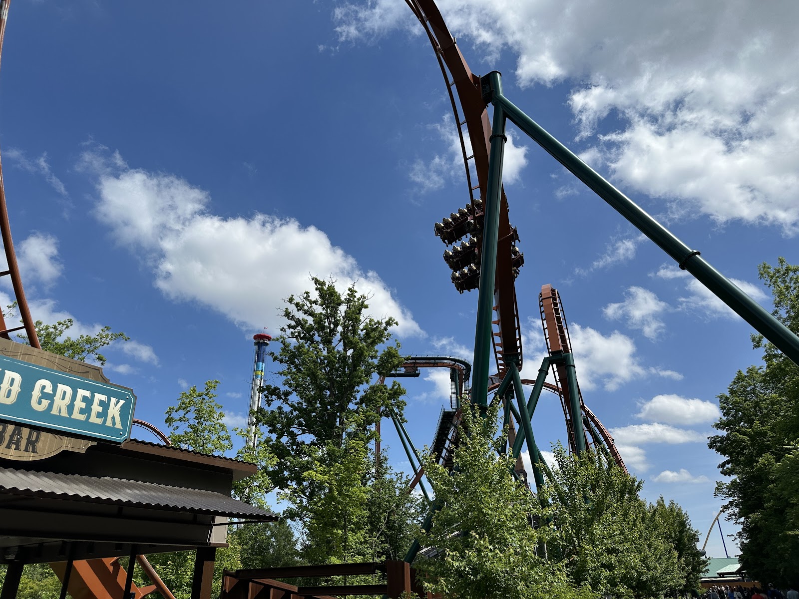 Yukon Striker — Oficiais