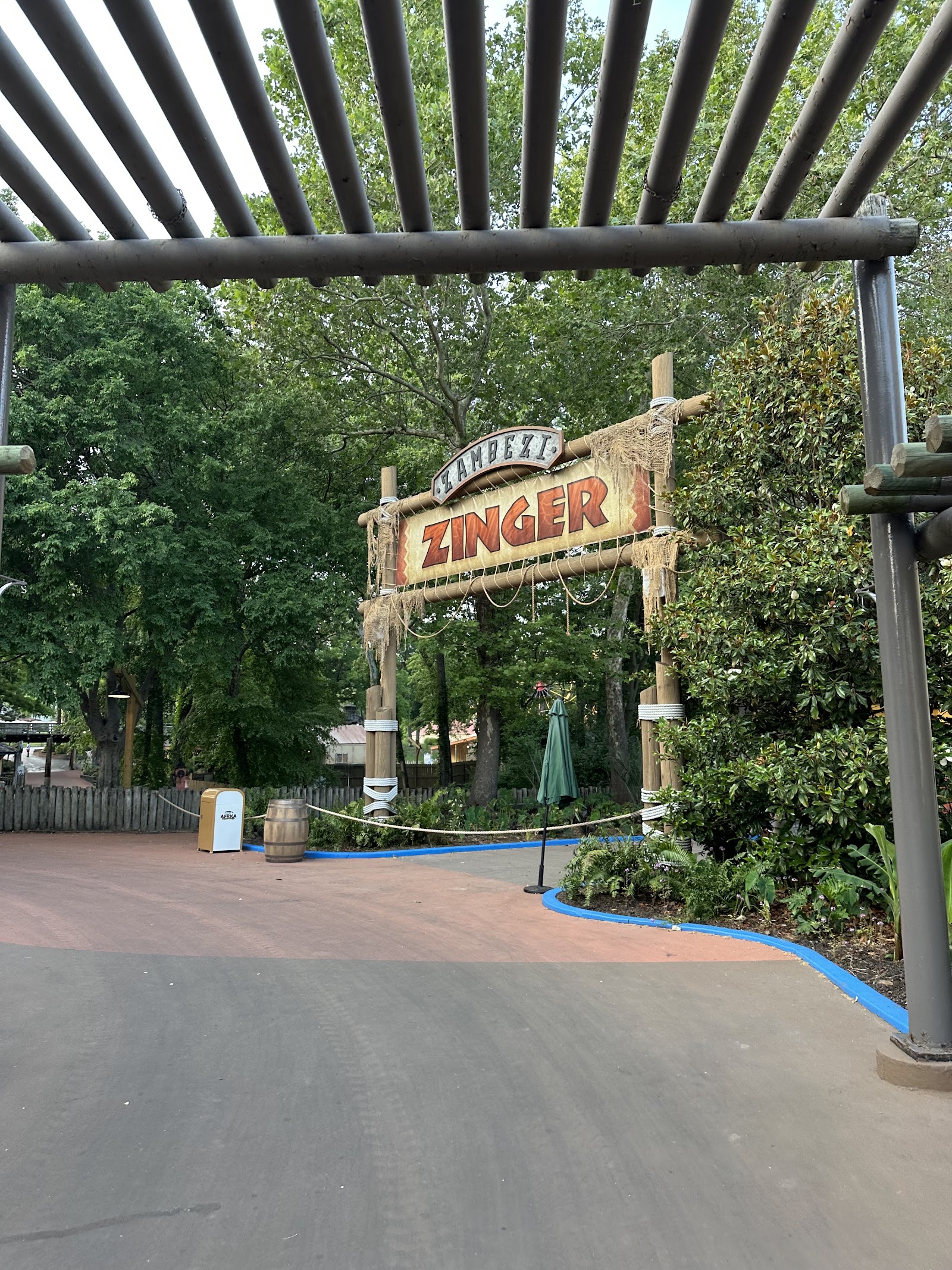 Zambezi Zinger — Oficiais